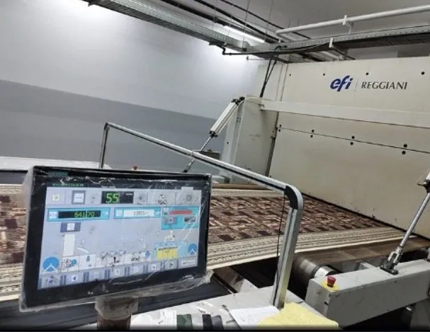 Rotary printing machine in operation